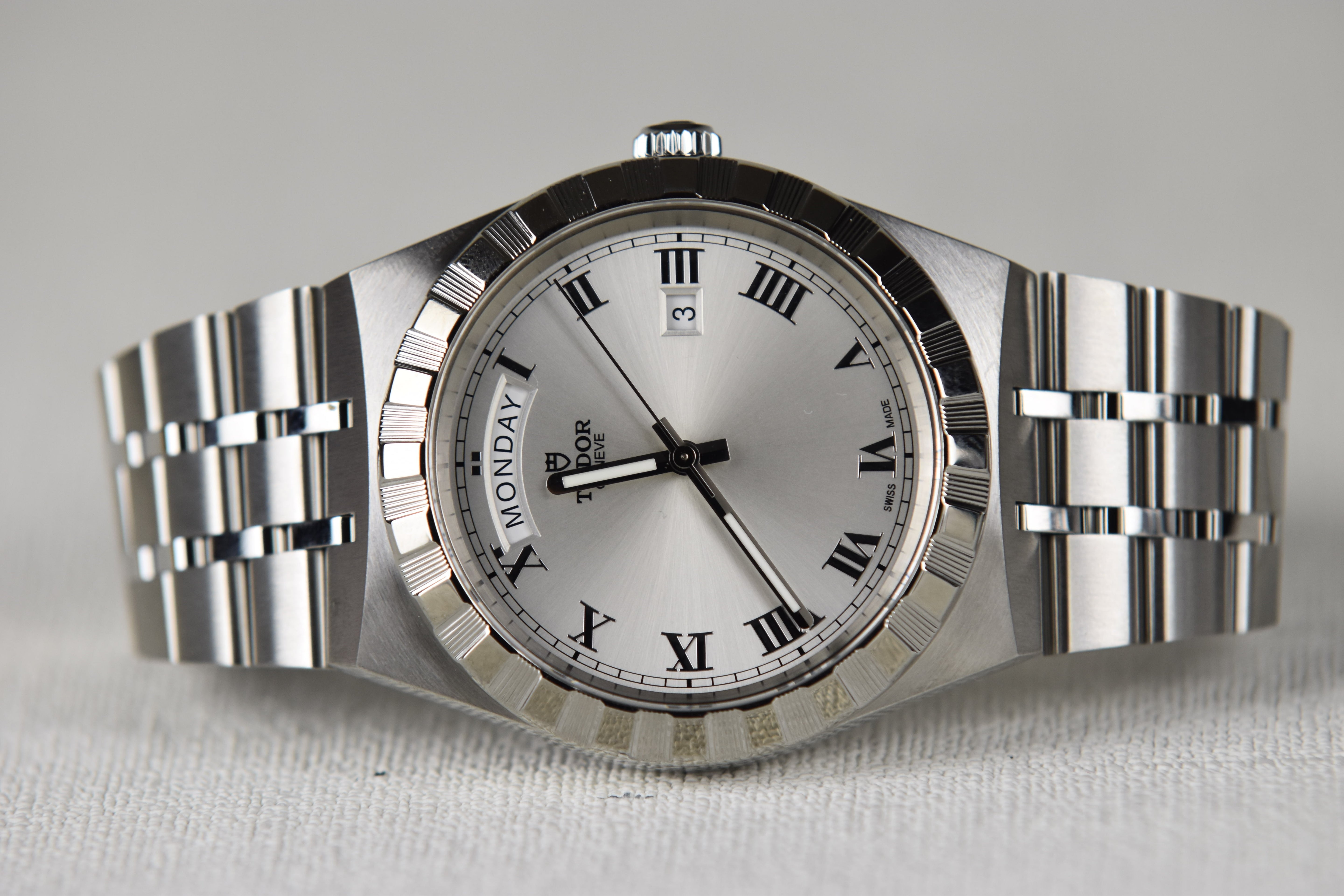 Tudor Royal M28600-0001 41mm Stainless Steel Silver Dial Steel Bracelet