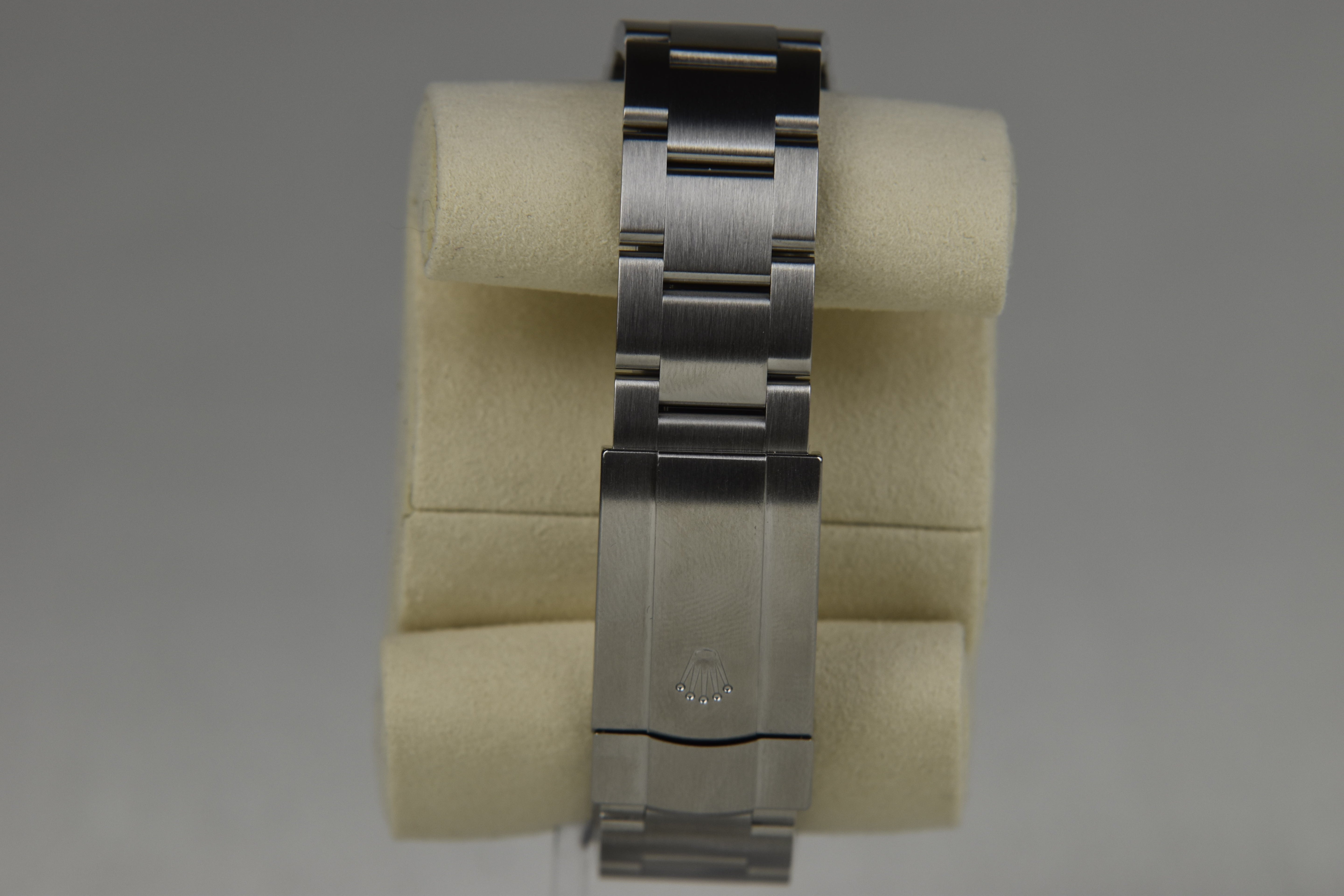 Rolex Oyster Perpetual 41 134300 41mm Oystersteel Beige Dial