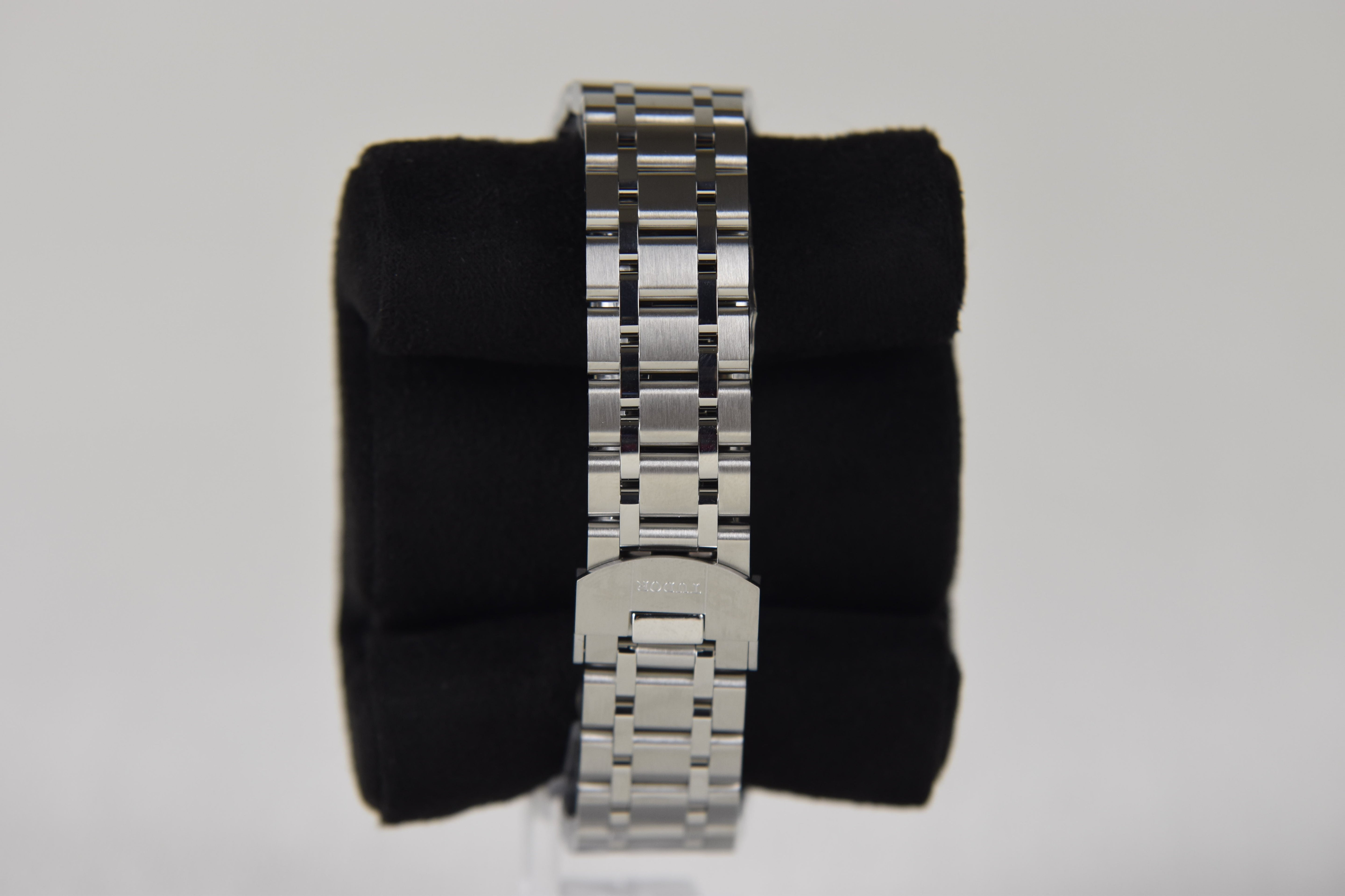 Tudor Royal M28600-0001 41mm Stainless Steel Silver Dial Steel Bracelet
