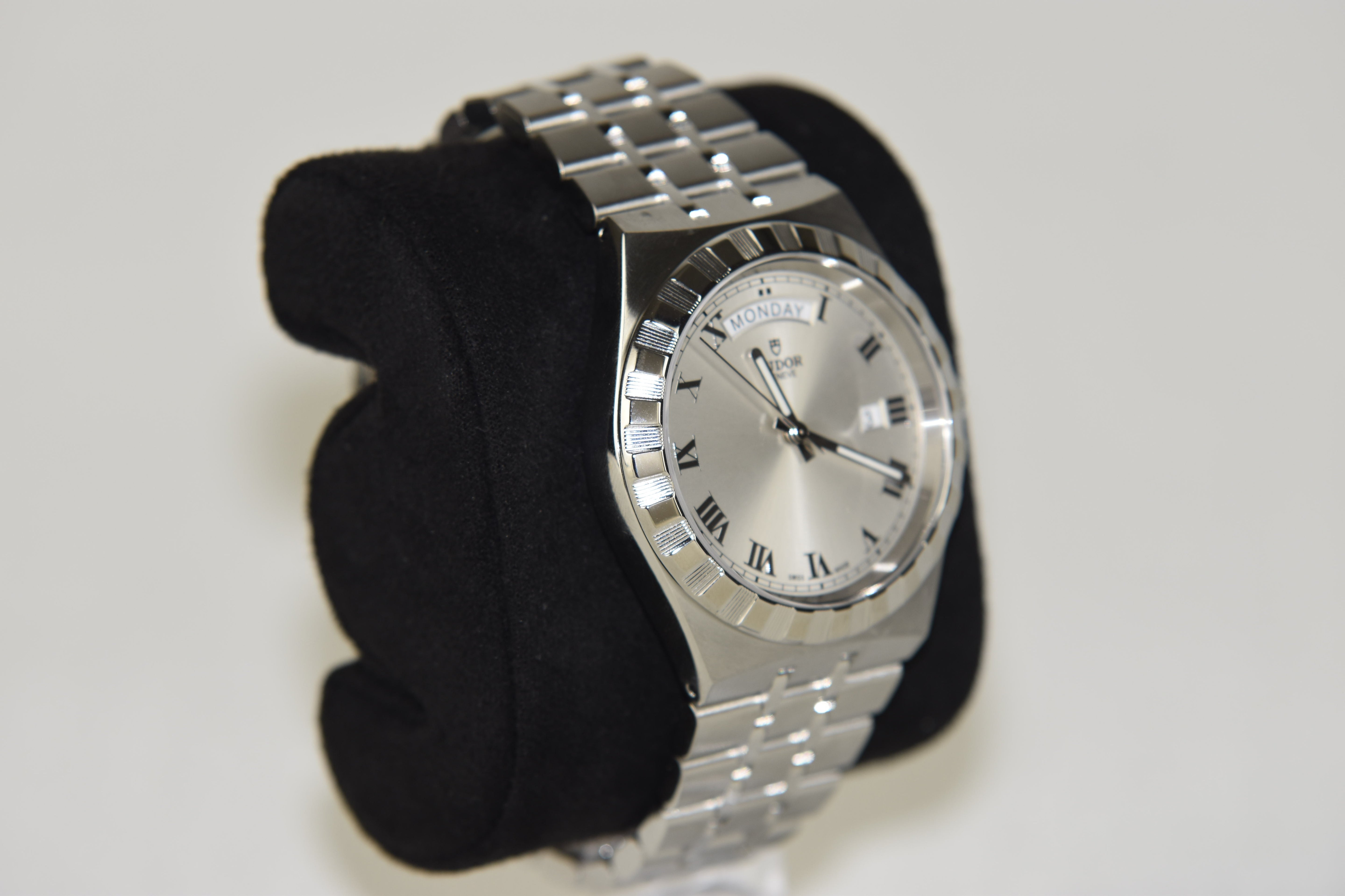 Tudor Royal M28600-0001 41mm Stainless Steel Silver Dial Steel Bracelet